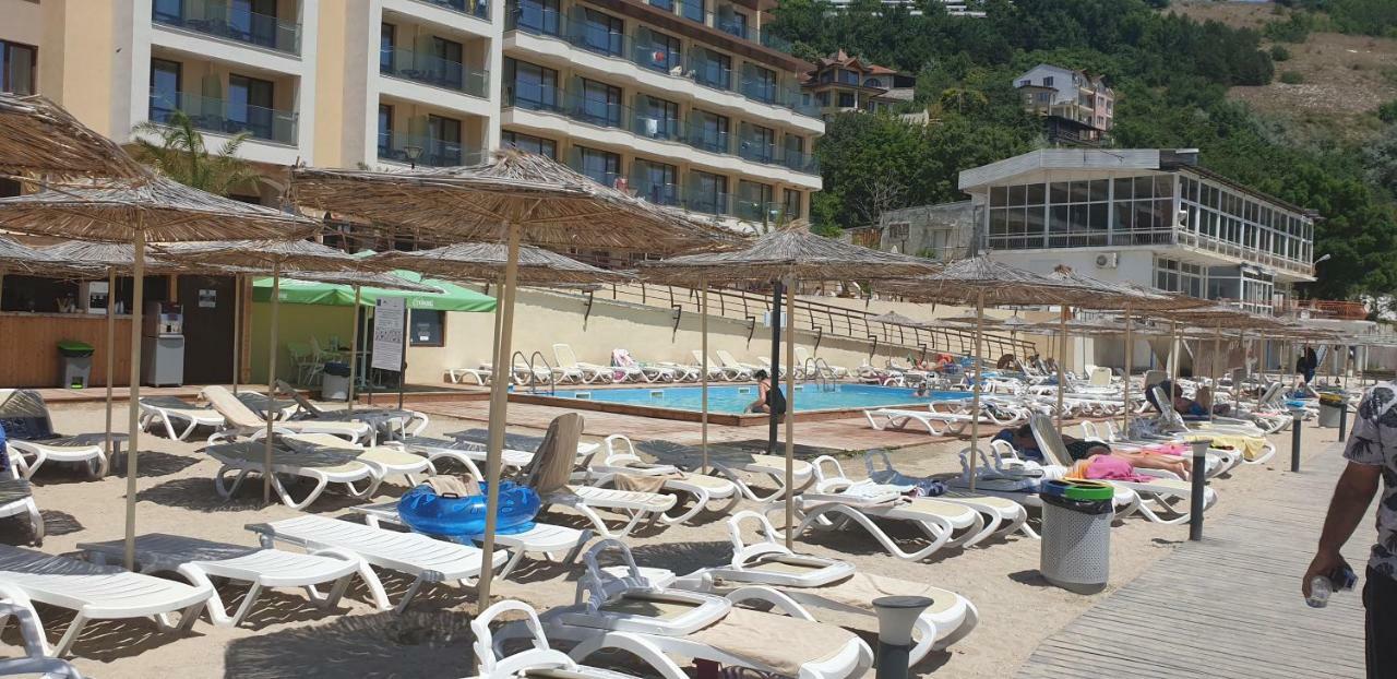 Marina Residence Complex Kavarna Buitenkant foto